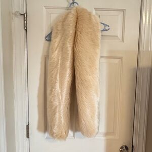 New Elegant Cream Faux Fur Women's Shawl Shoulder Shrug. Bridal. Ball. Winter.
